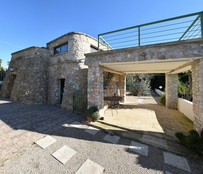 Stone Farmhouse with Garden and Sea View