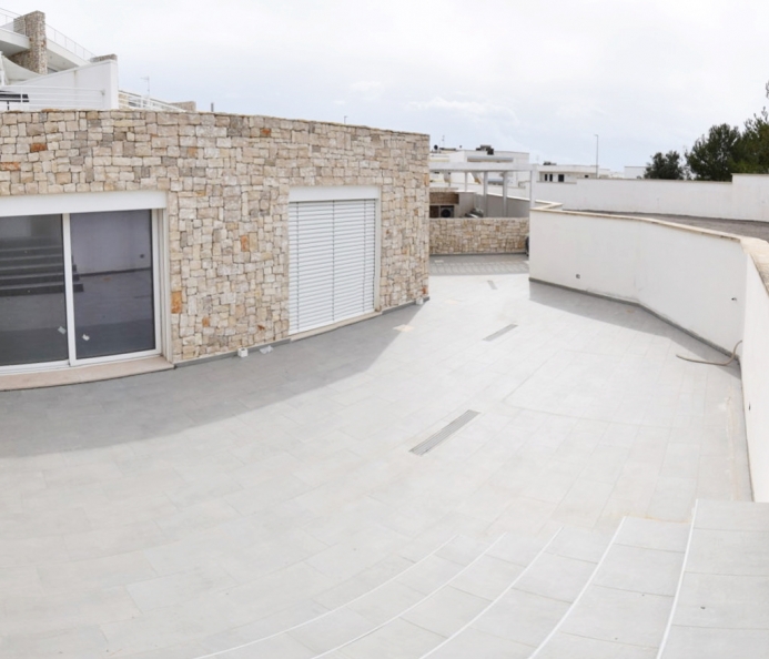 Three-room apartment with large terrace