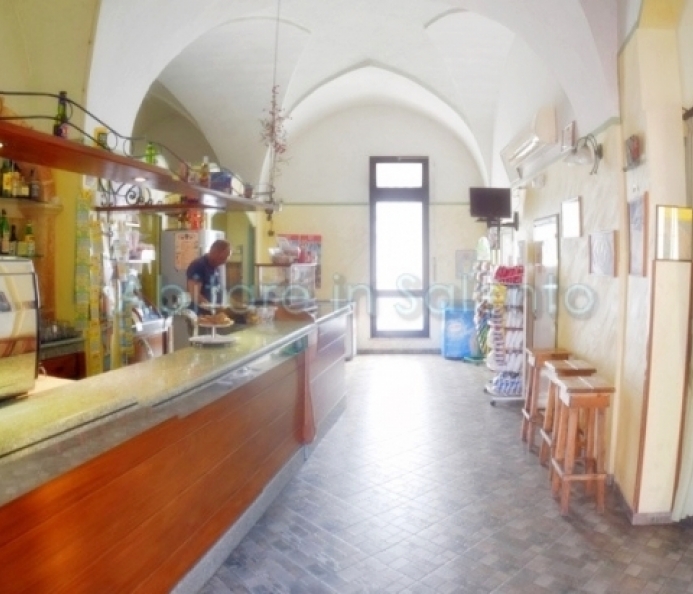 Highly central Bar-Cold Deli business