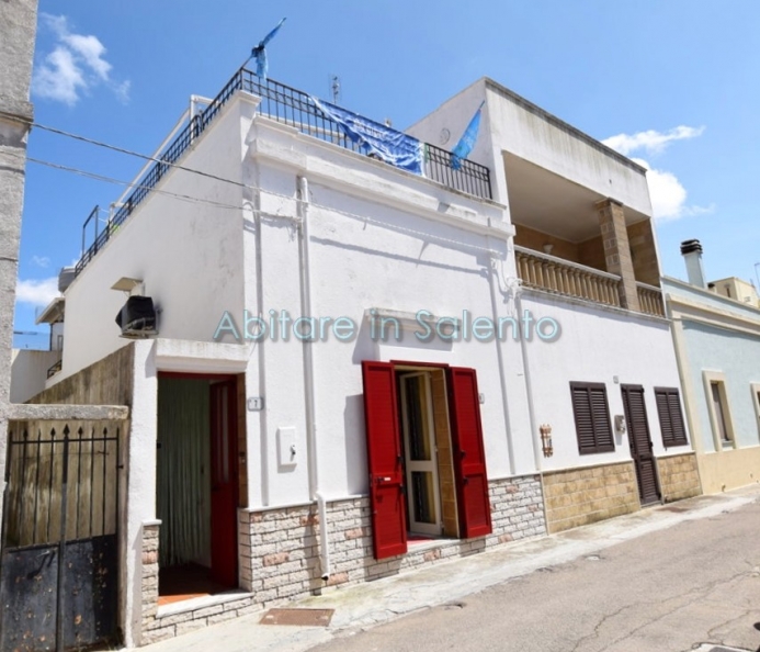 Detached House with Vaulted Ceilings