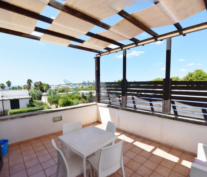 Two-room apartment with sea-view terrace