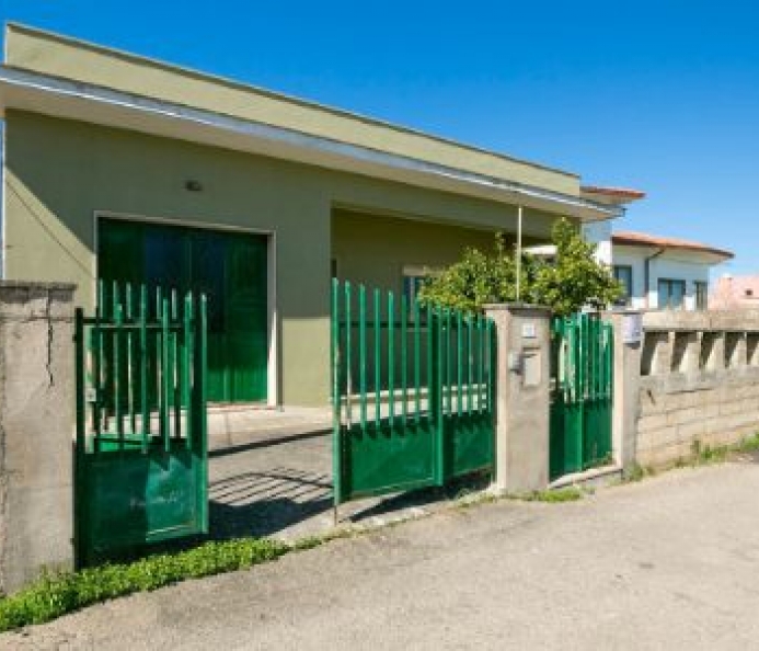  Independent House with Garage and Garden