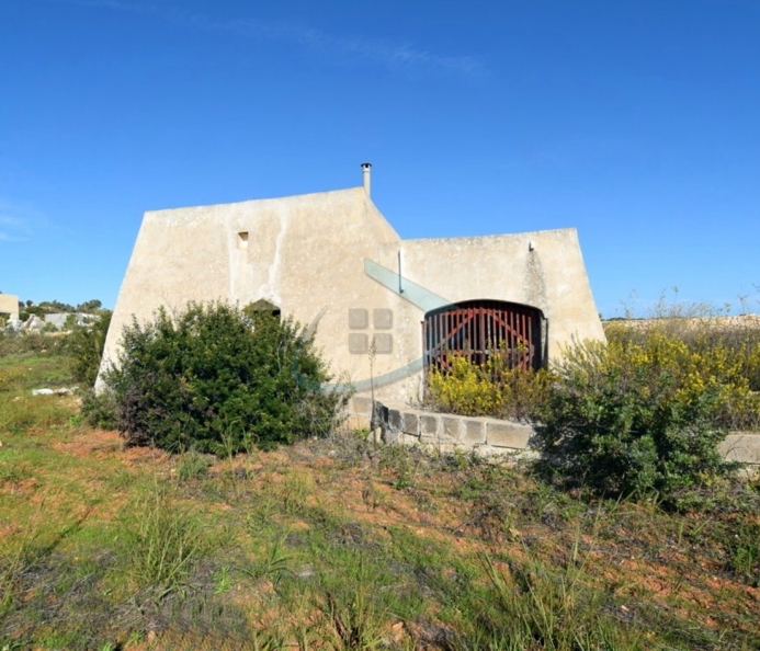 Large Sea-View Plot with Traditional Lamie