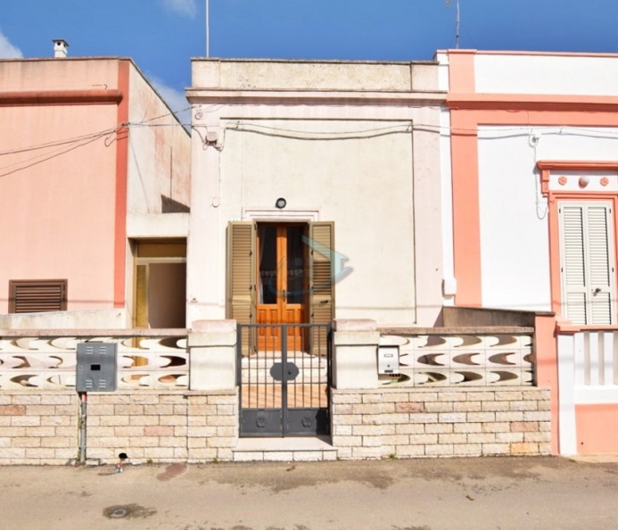 Detached House Vaulted Ceilings with Garden
