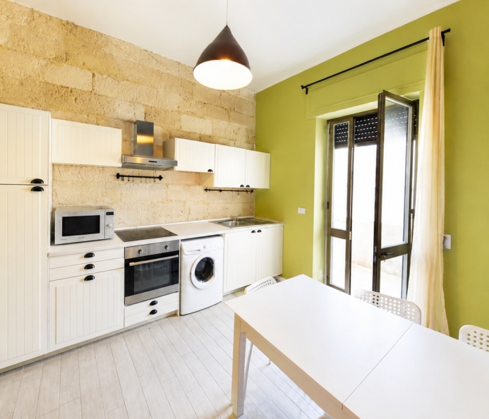 Central 2-Bedroom Apt. - Libeccio