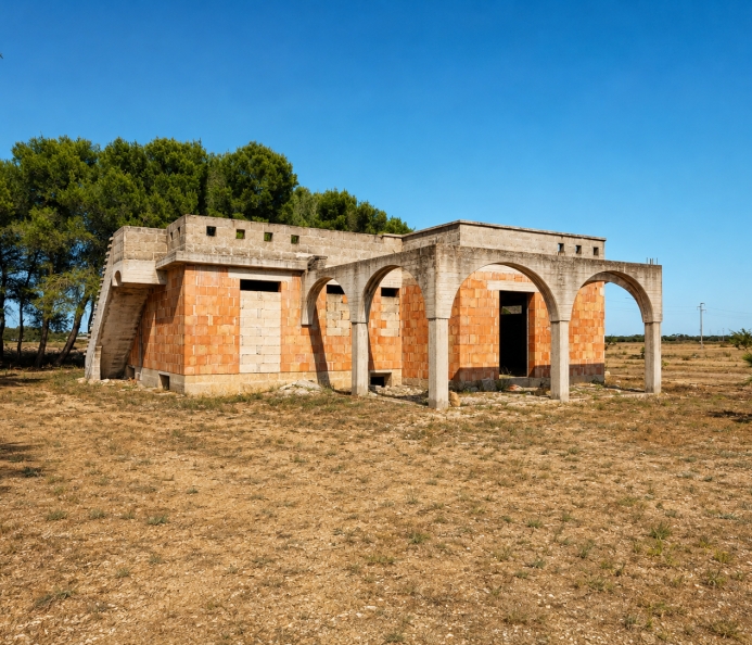 Villa to Complete with Extensive Land