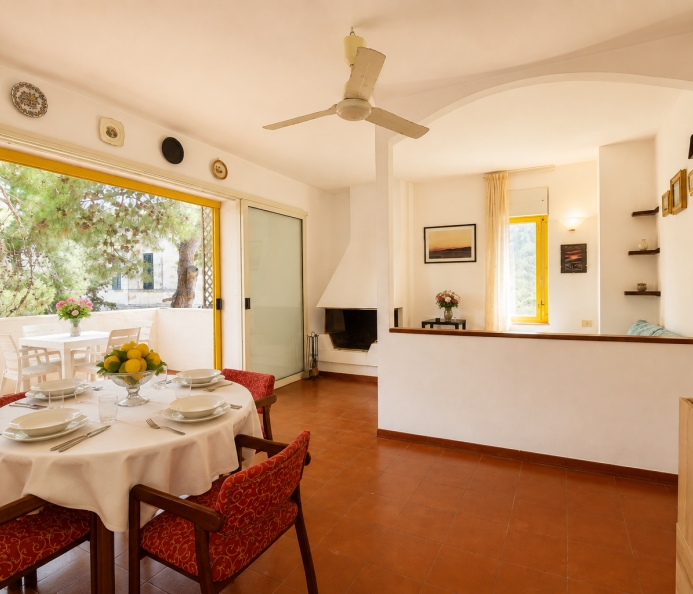 Central apt. with terrace & parking space