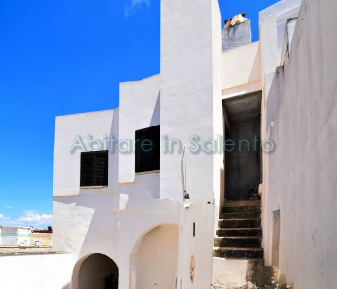 Courtyard House in the Historic Center