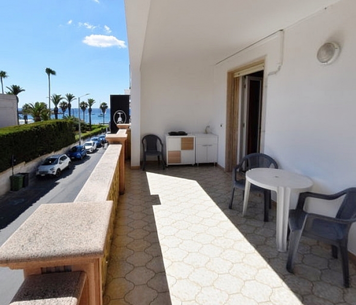 One-room Apartment with Sea View Terrace