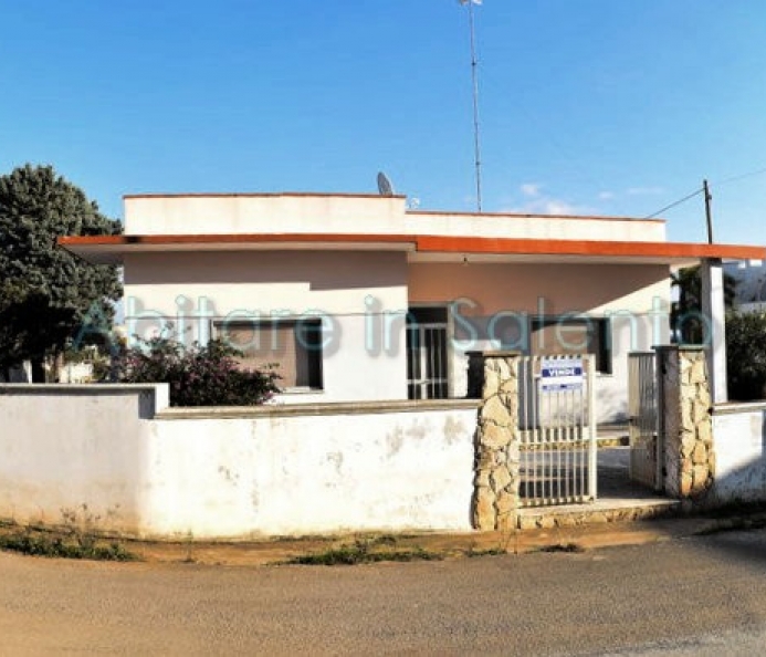 Detached House with Garden and Garage